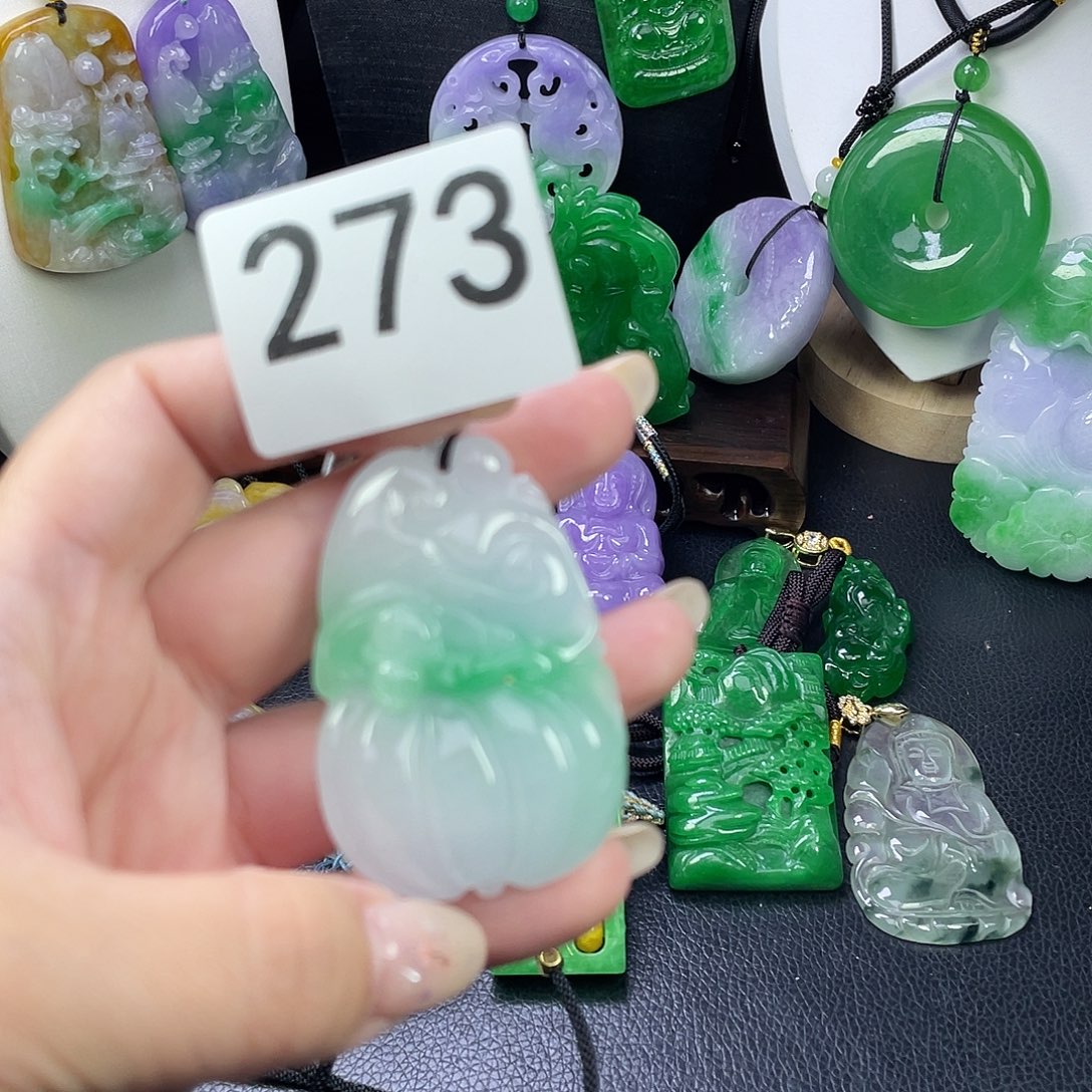 翡翠未镶嵌吊坠(赠链)