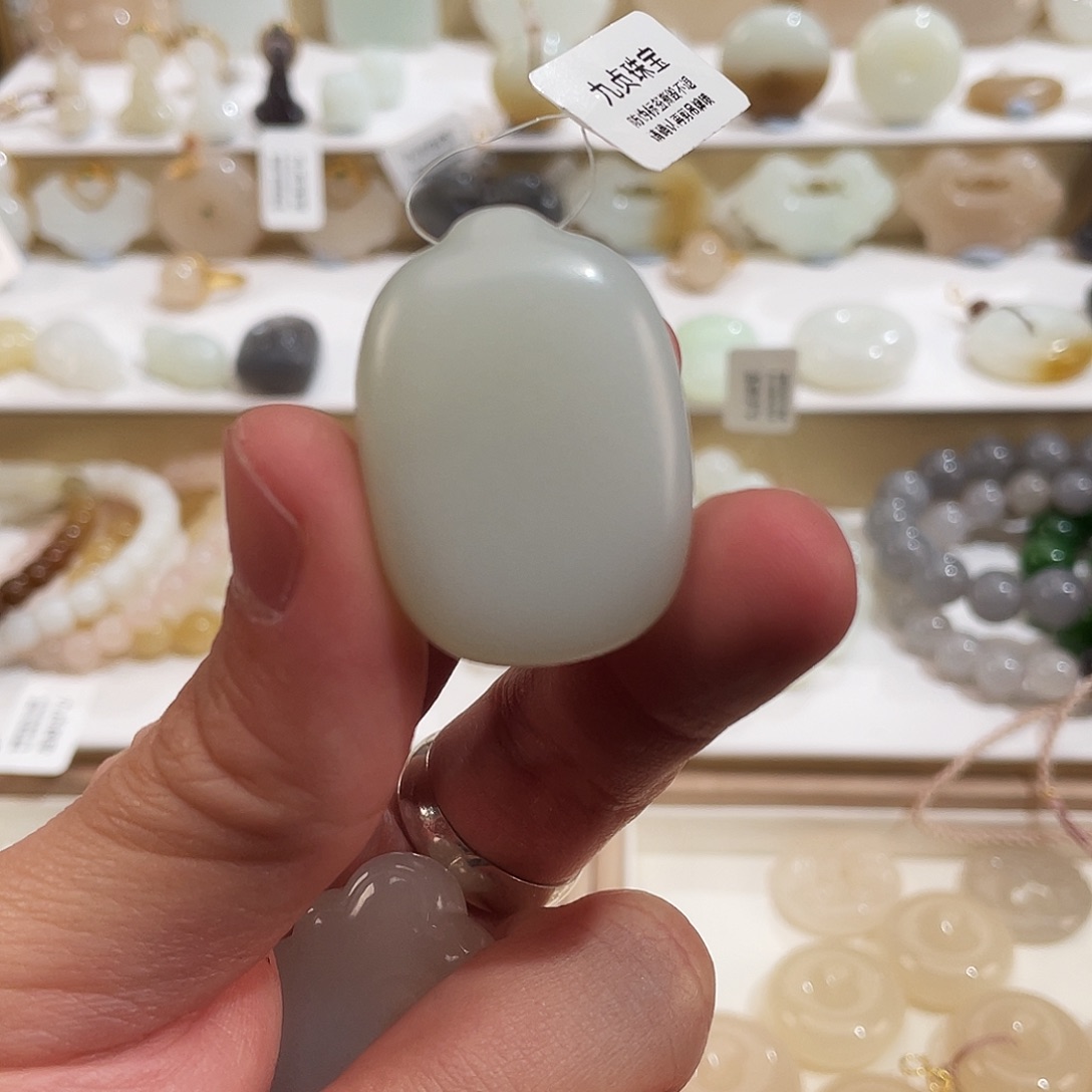 和田玉颈饰未镶嵌小*子