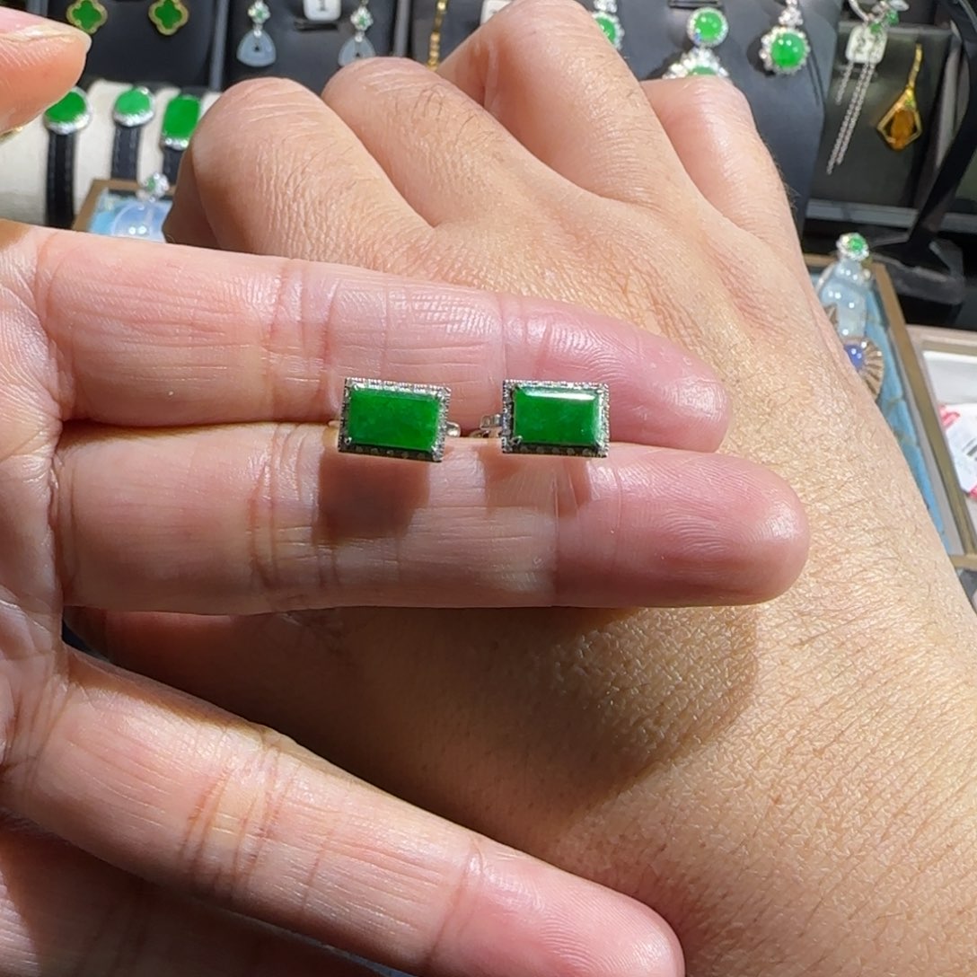 翡翠18K金镶嵌颈饰耳包