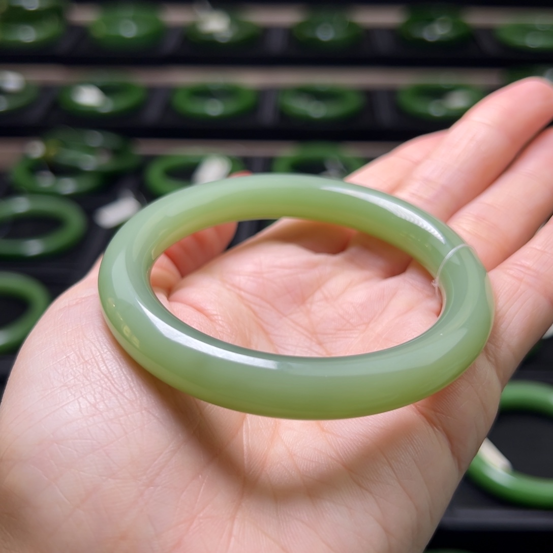 和田玉（碧玉）未镶嵌手镯