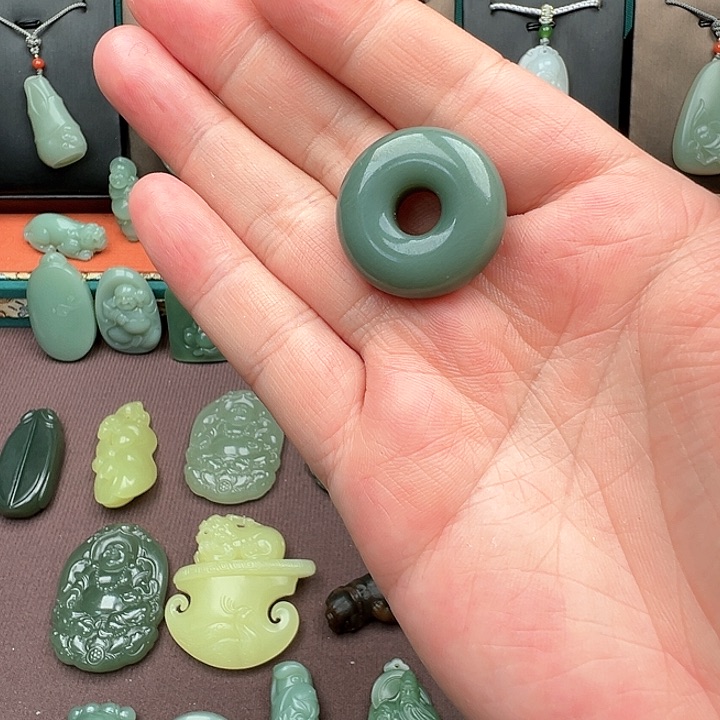 和田玉颈饰未镶嵌