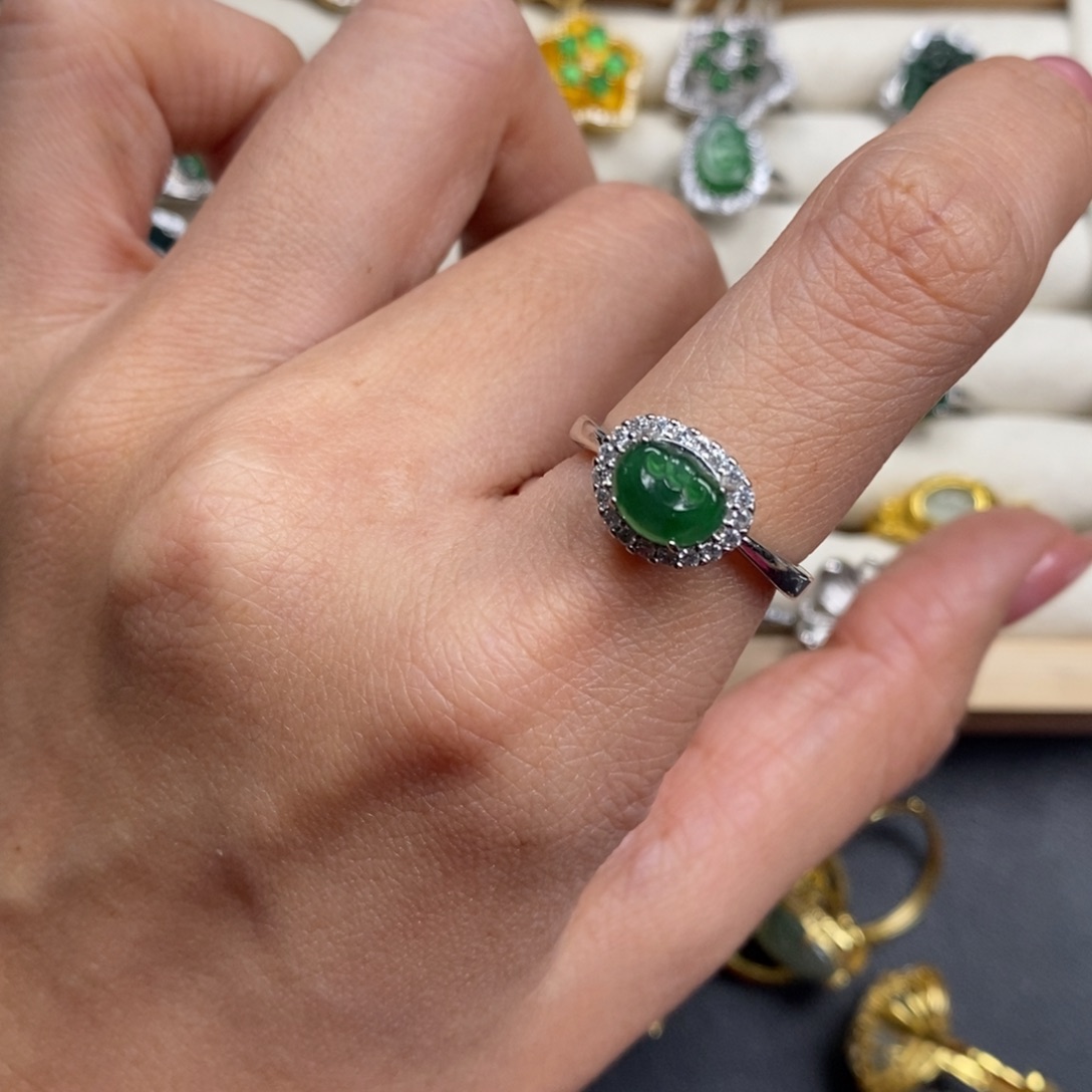 翡翠颈饰未镶嵌翡翠