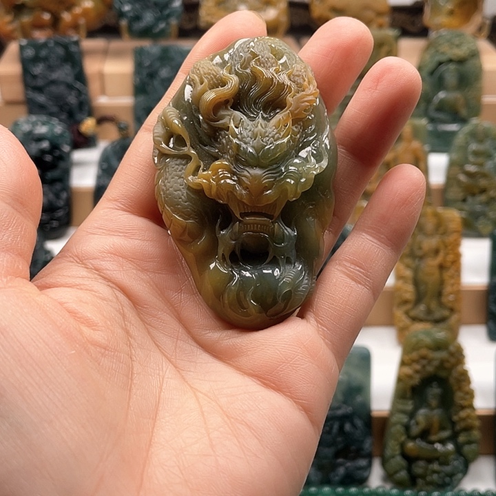 翡翠颈饰未镶嵌天然翡翠A货龙