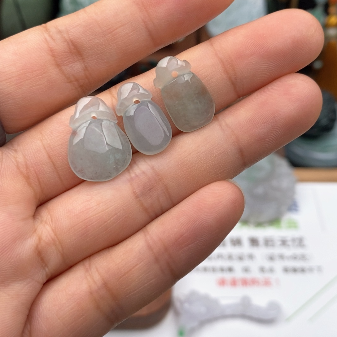 翡翠未镶嵌颈饰福贝三个
