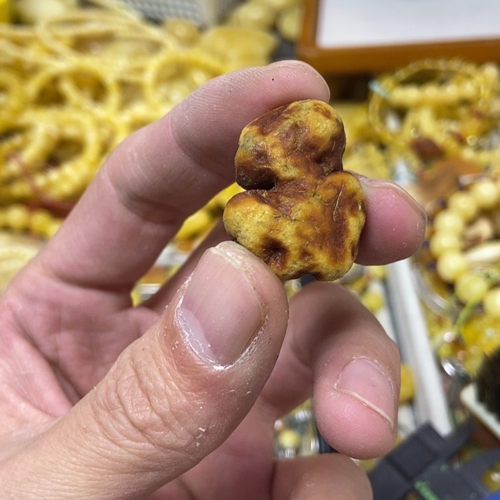 蜜蜡未镶嵌裸石吊坠