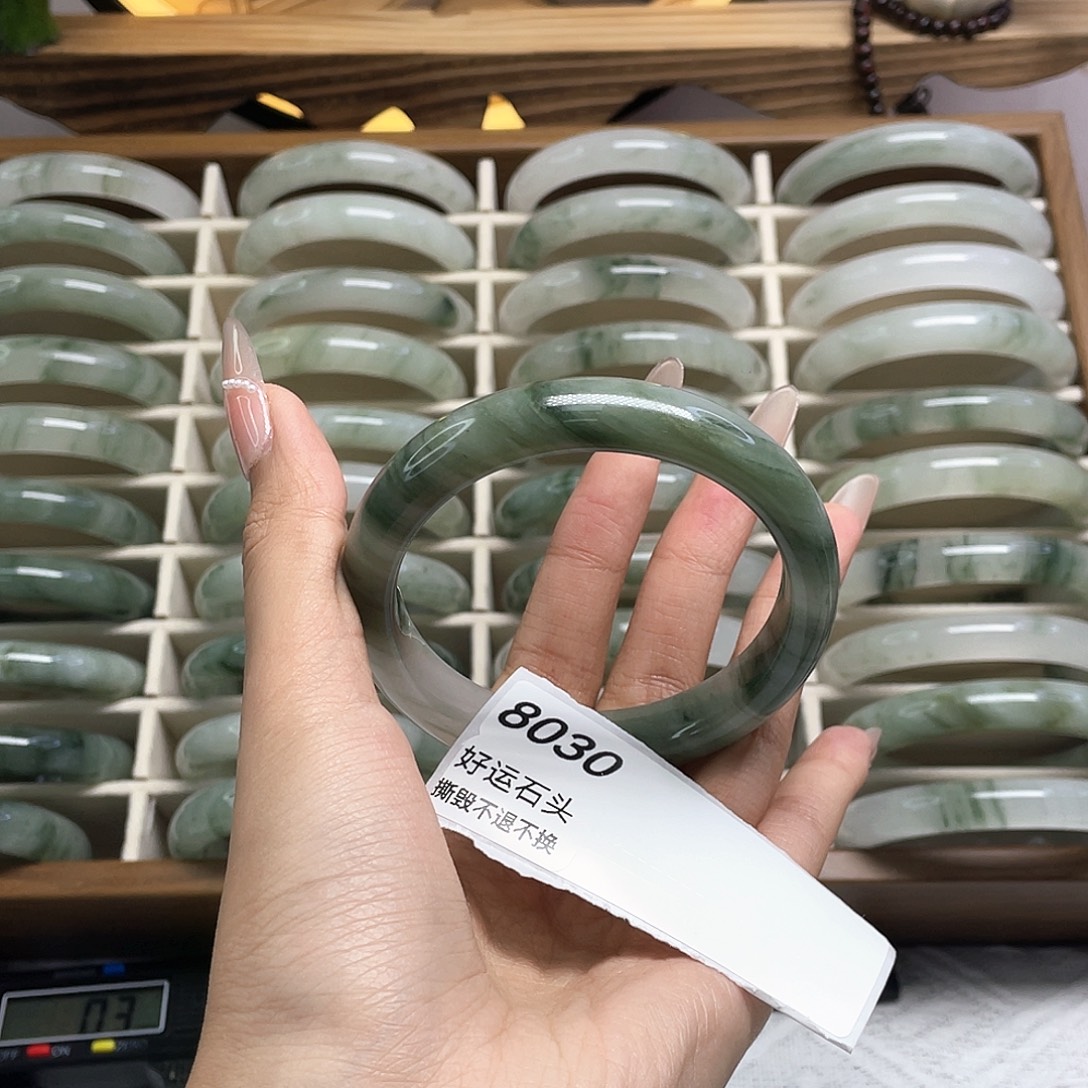 用***8石英质玉未镶嵌手镯8030