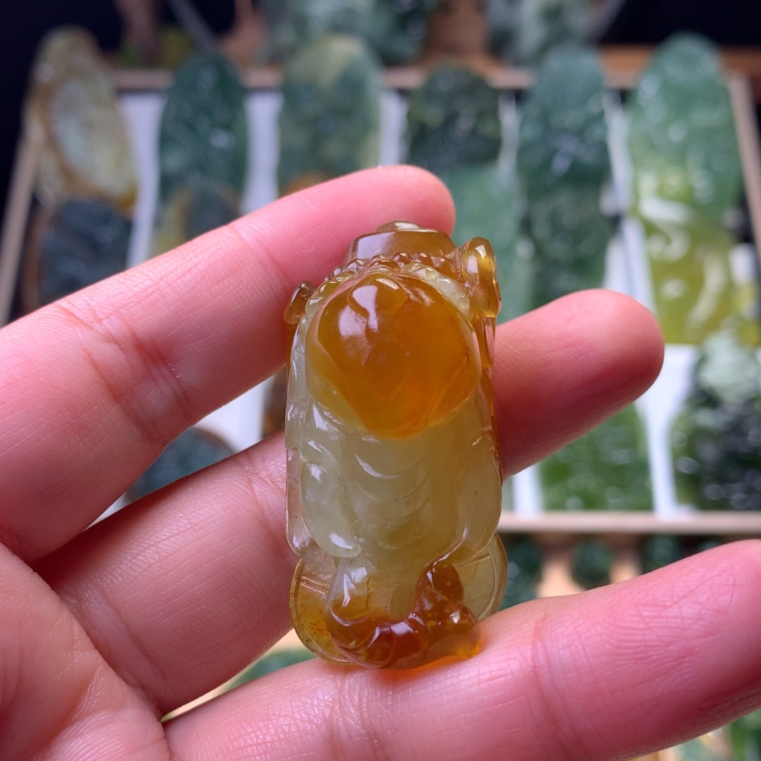 蛇纹石玉未镶嵌挂件大象