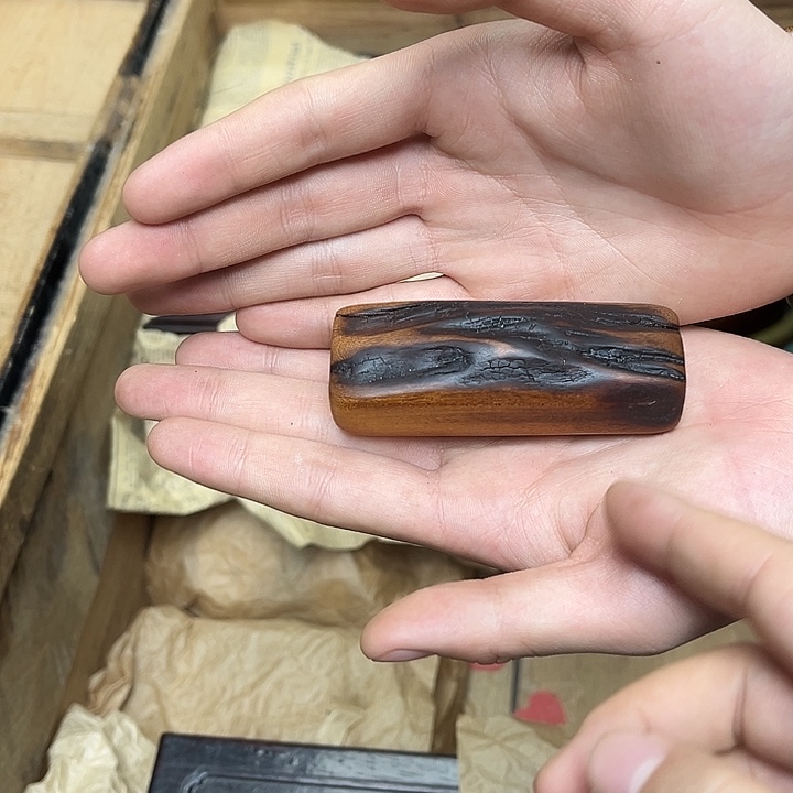 大叶紫檀（黑酸枝木类）