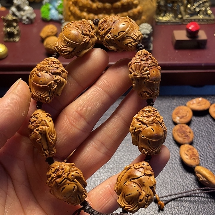 大桃核雕刻瑕疵钟馗