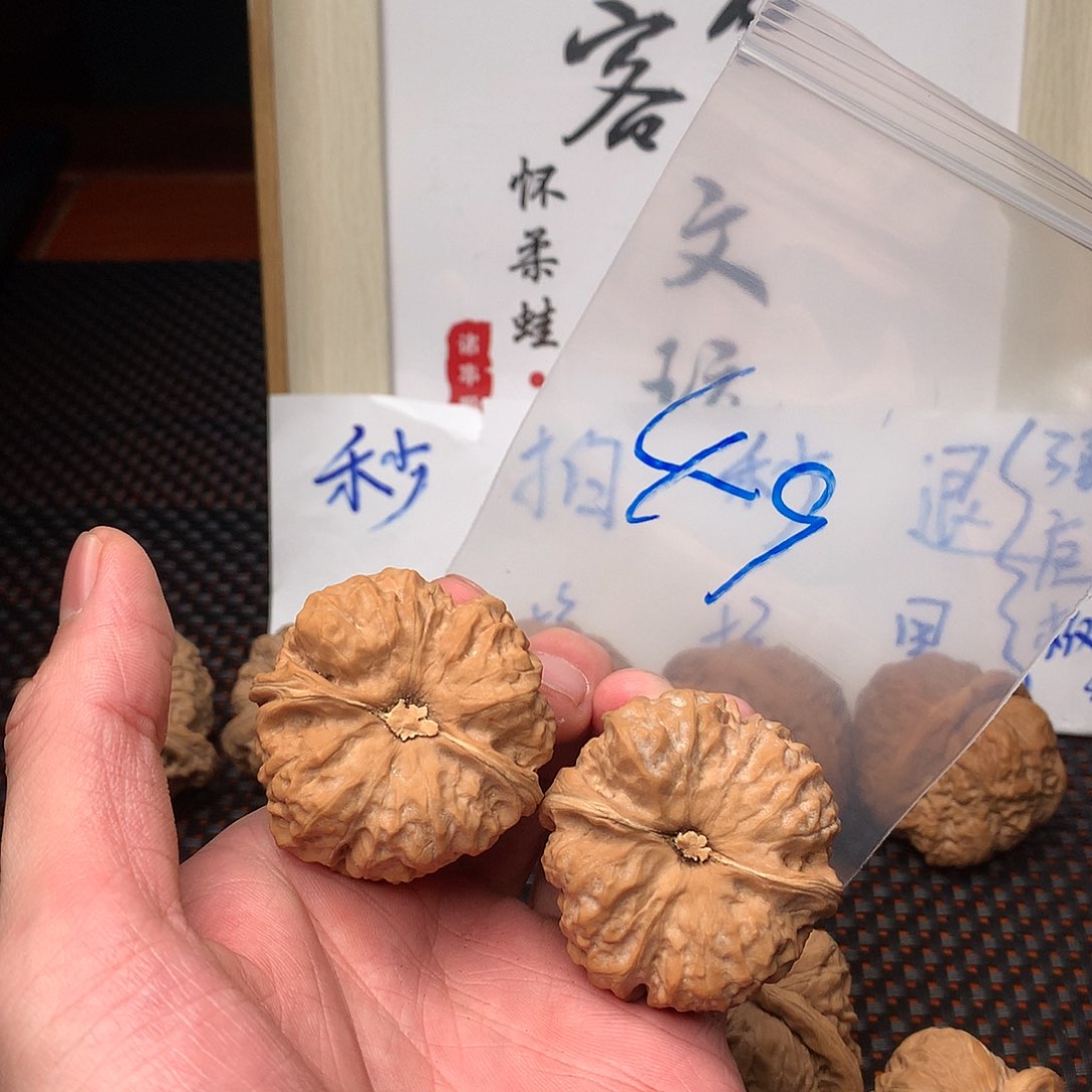 文玩核桃把件小***。八方客文玩111111
