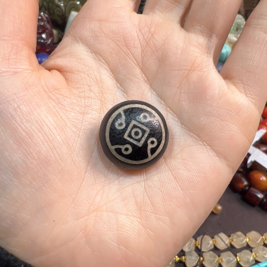 琥珀裸石未镶嵌做工精细精致大方