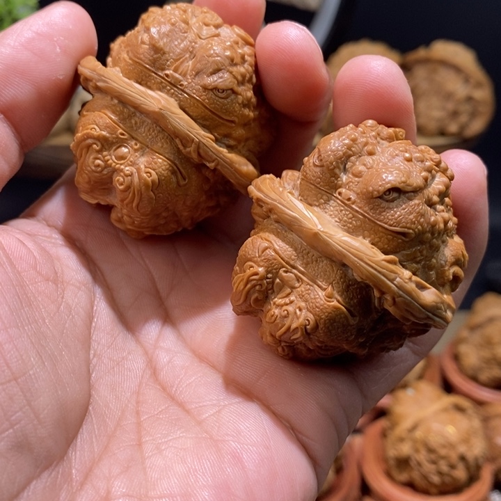 核桃把件你***.纯手工雕刻文玩核桃