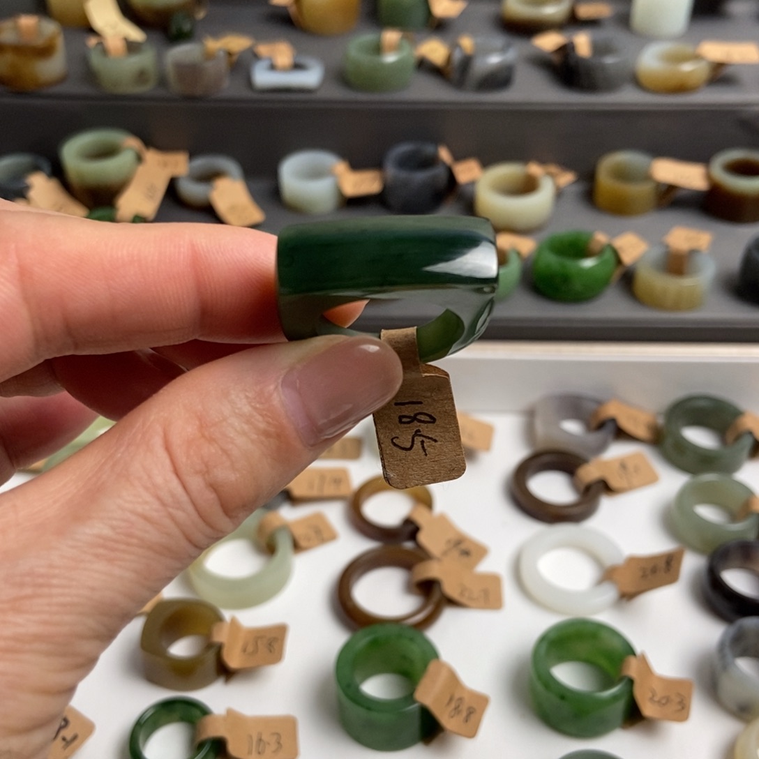 和田玉未镶嵌戒指