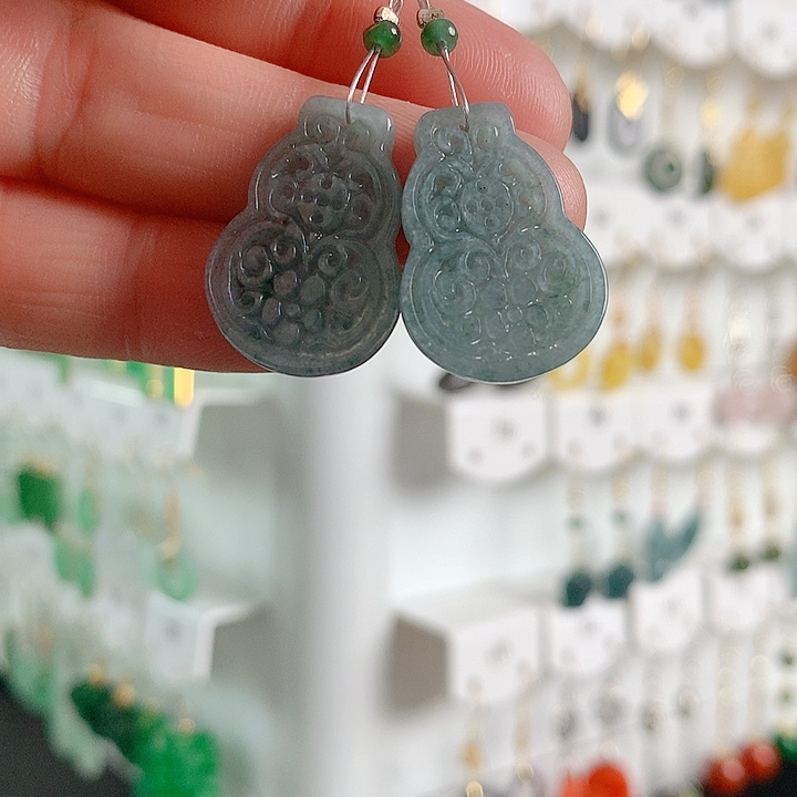 翡翠耳饰未镶嵌翡翠