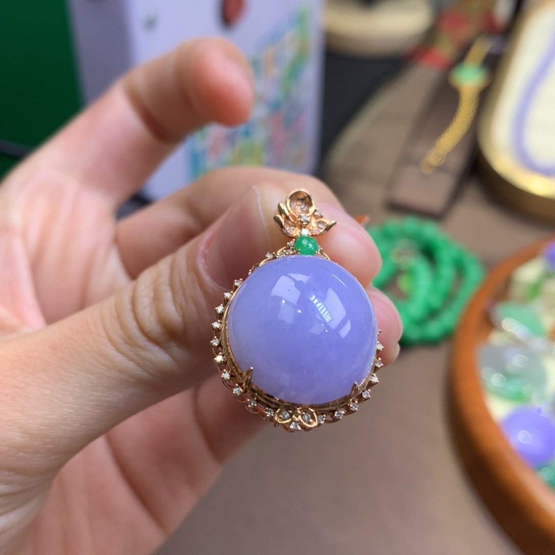 翡翠18K金镶嵌颈饰翡翠