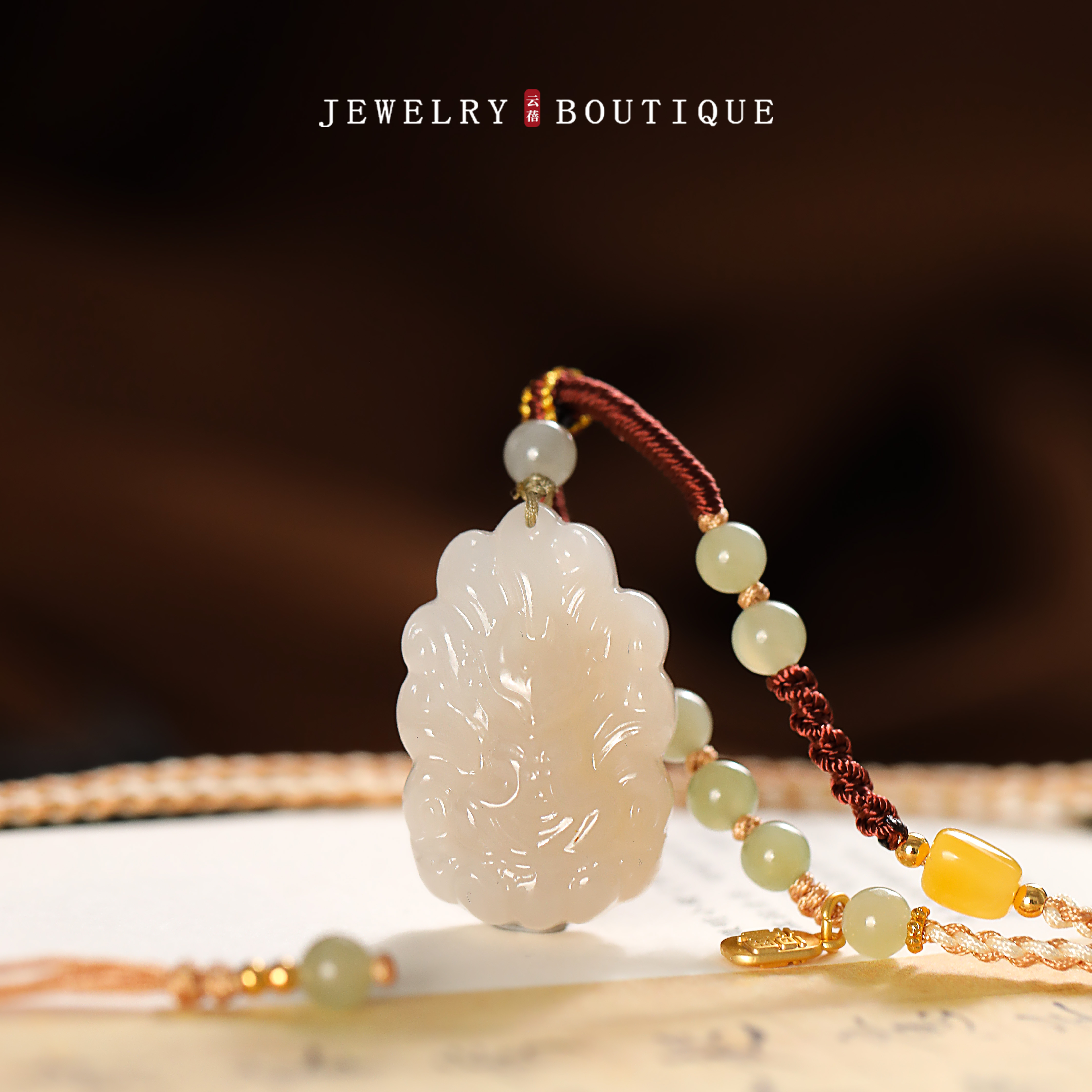 精雕藕粉玉九尾狐吊坠编绳项链和田玉首饰精致女士玉坠