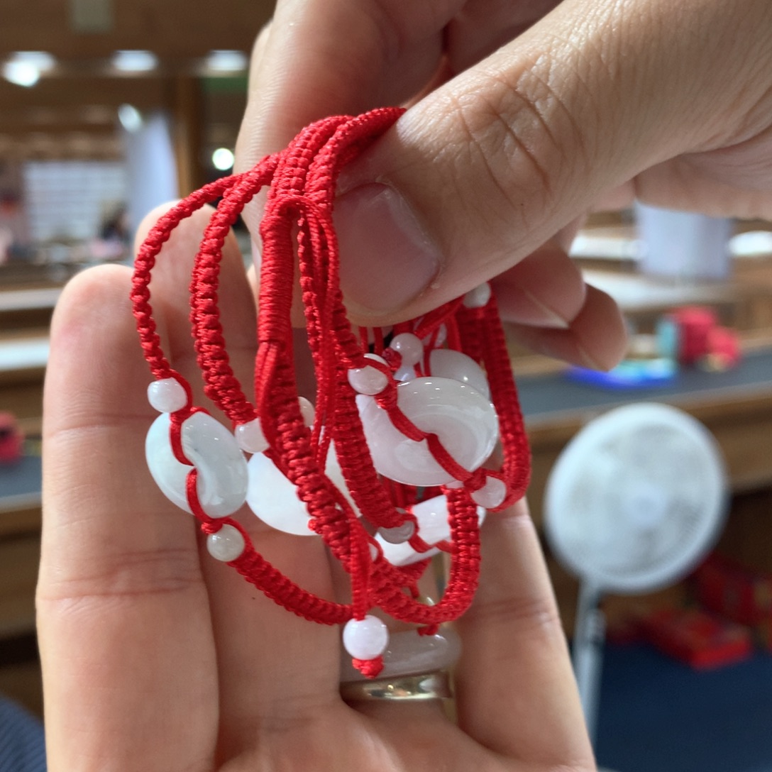 翡翠未镶嵌手链多样性发一