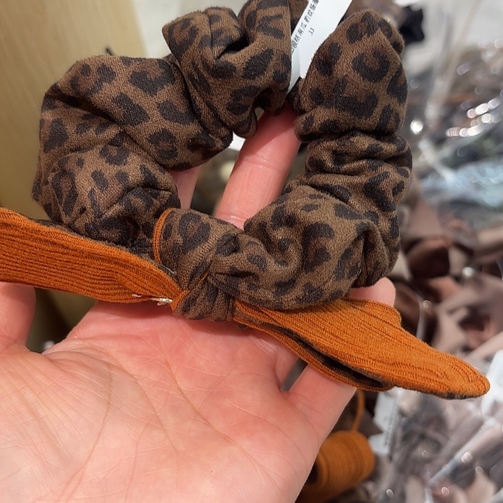 布艺非金属豹纹带蝴蝶结发圈