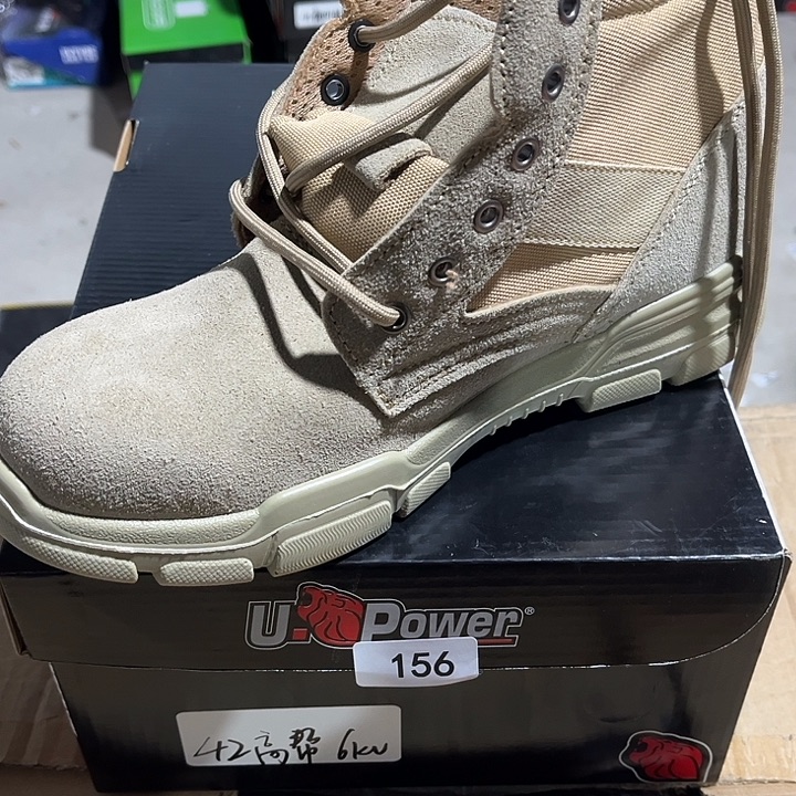 42码，编号156劳保鞋