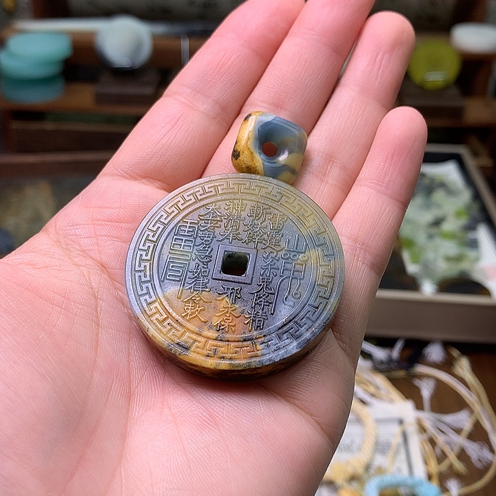 未镶嵌蛇纹石玉颈饰
