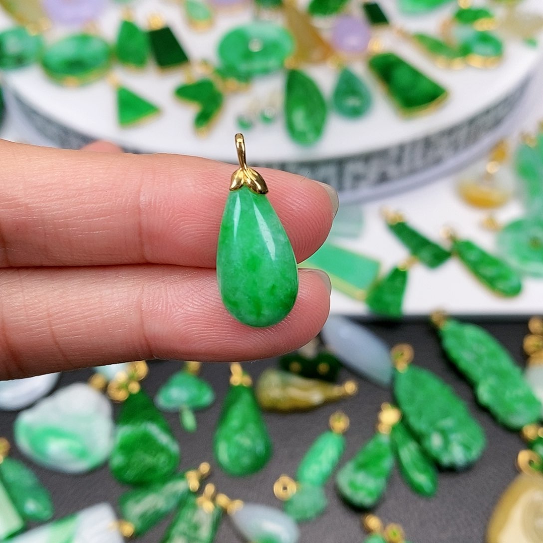 翡翠吊坠(不含链)18K金镶嵌