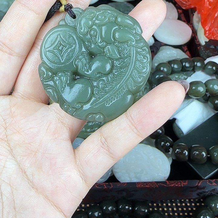 和田玉未镶嵌颈饰