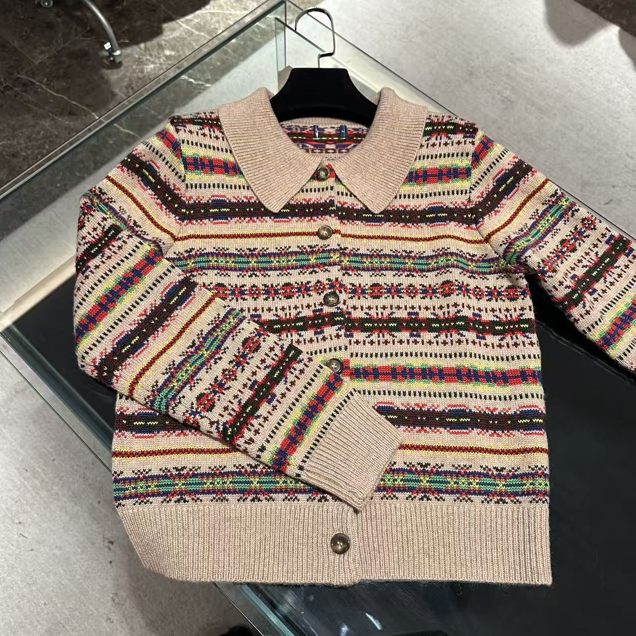 复古费尔岛提花软糯针织开衫 J000300