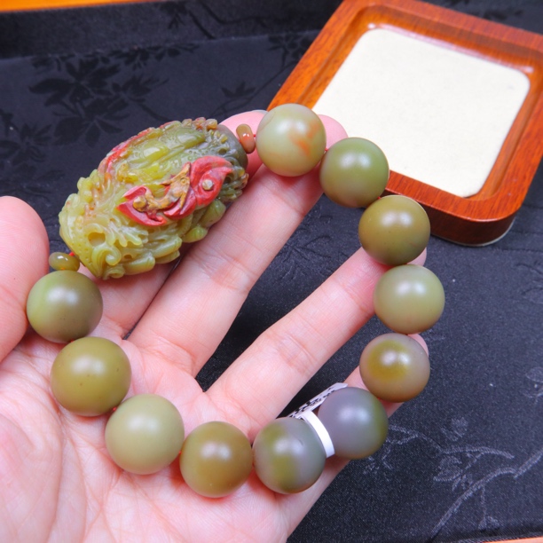 盐源玛瑙哑光大珠单圈手串手持