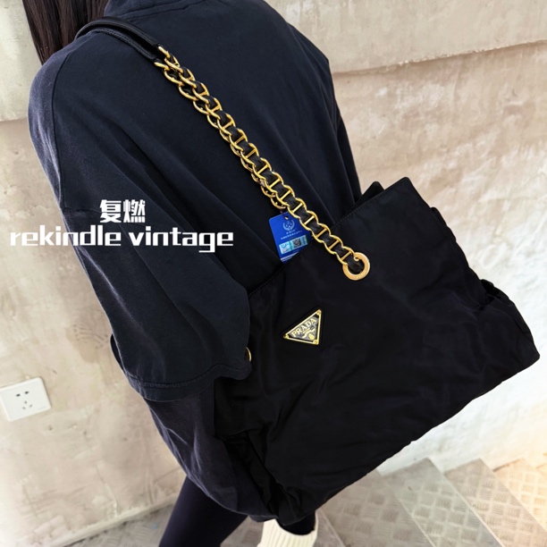 95新 Prada/普拉达 复燃精选/黑金降落伞35单肩包