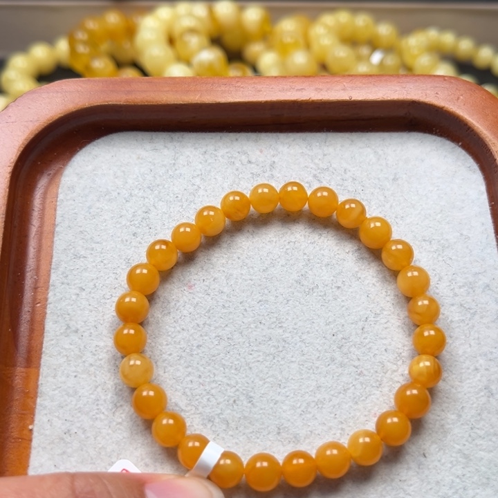 琥珀未镶嵌珠宝奇石M303号6.7+鸡油红