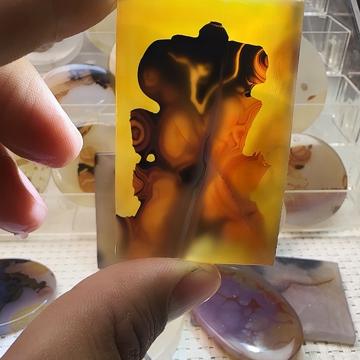 玛瑙/玉髓未镶嵌珠宝奇石