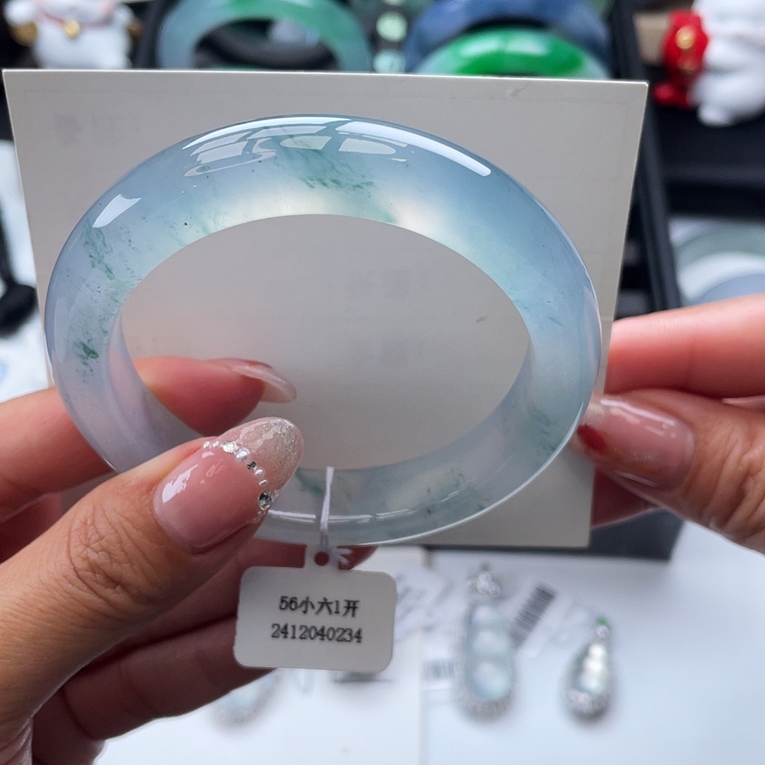 翡翠手镯未镶嵌55-57圈