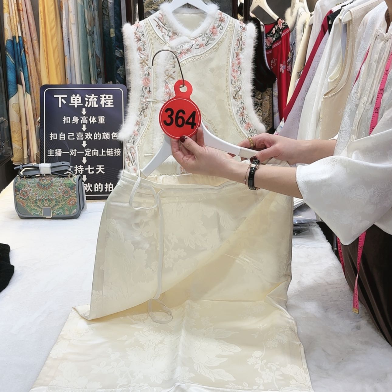 【闪购商品】织绣小*兔苏绣的发展历程二十八年的