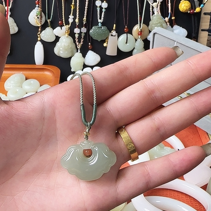 颈饰未镶嵌和田玉