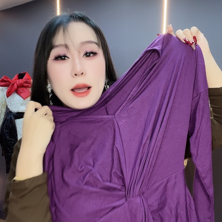 紫色包臀裙。   包臀裙。