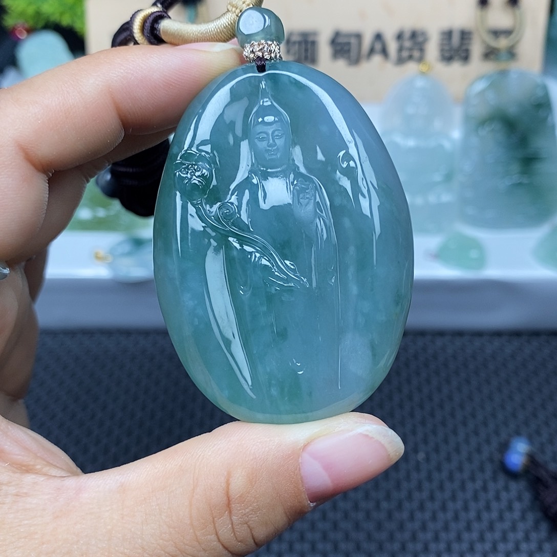 一***上翡翠未镶嵌颈饰翡翠