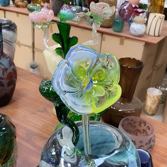 琉璃花瓶高48厘米宽6厘米