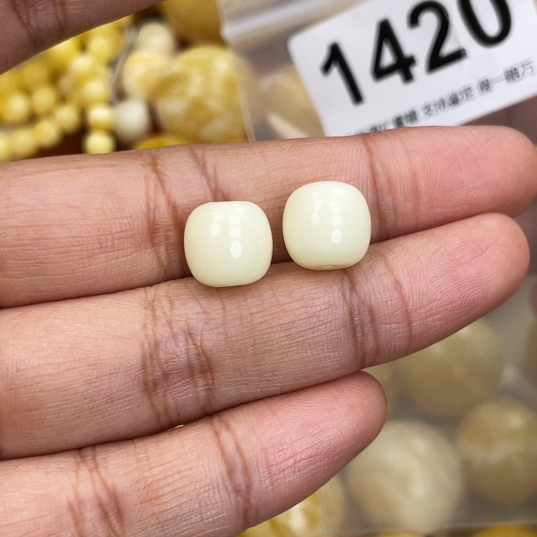 那***恒蜜蜡未镶嵌珠宝奇石11