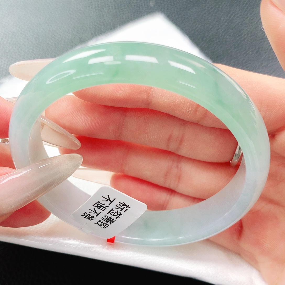 翡翠手镯未镶嵌59圈