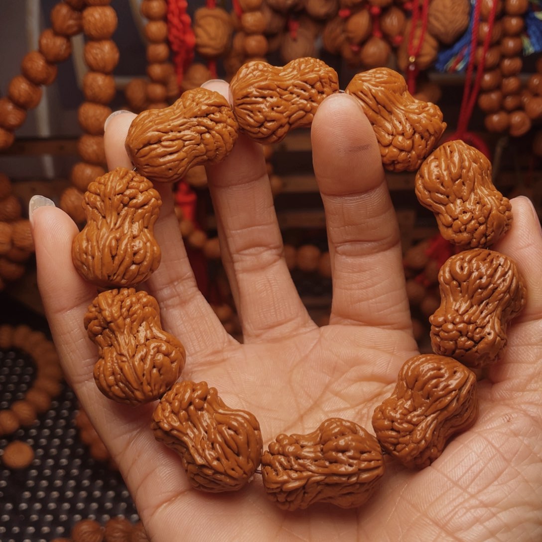 木质类龙纹桃枭挂件