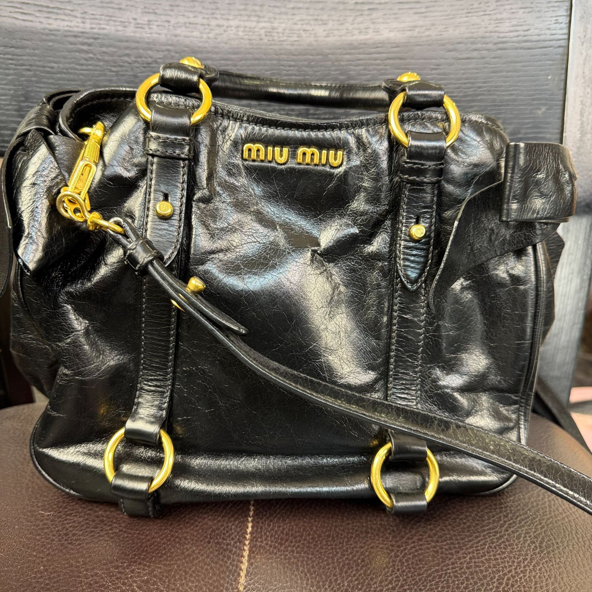 95新 MIU MIU/缪缪 黑色油蜡皮手提斜挎包