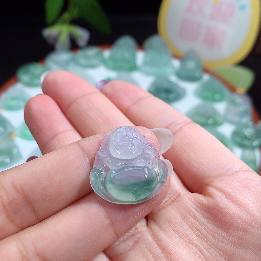 翡翠未镶嵌颈饰佛公