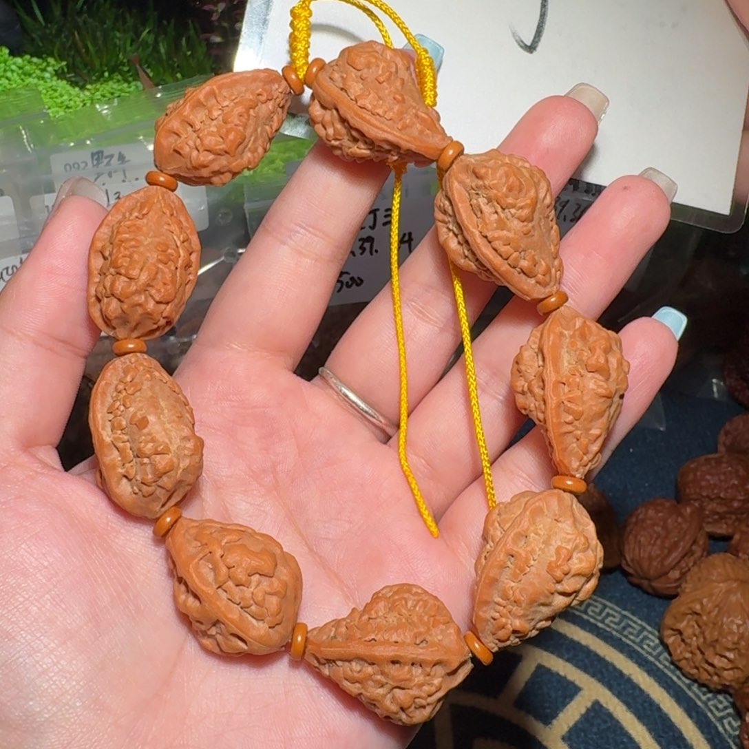 核桃把件麒麟角手持文玩核桃