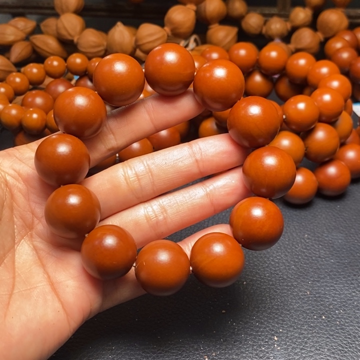 吊坠橄榄核1.97尺寸树王鸡血红光珠精品