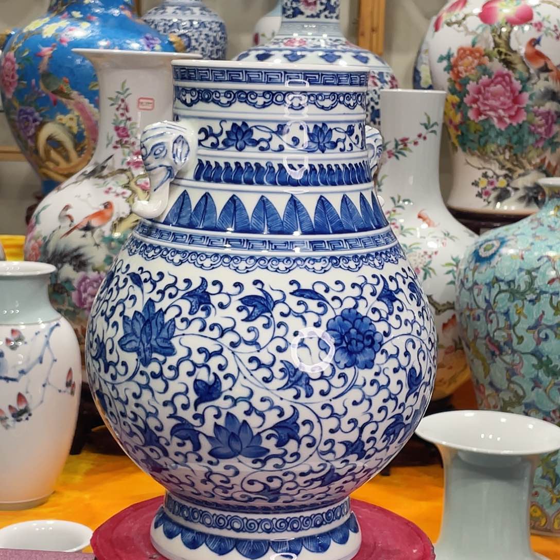摆件将**回景德镇的陶瓷