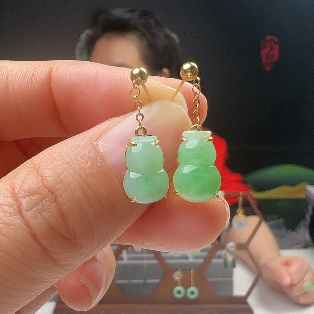 18K金镶嵌翡翠耳饰