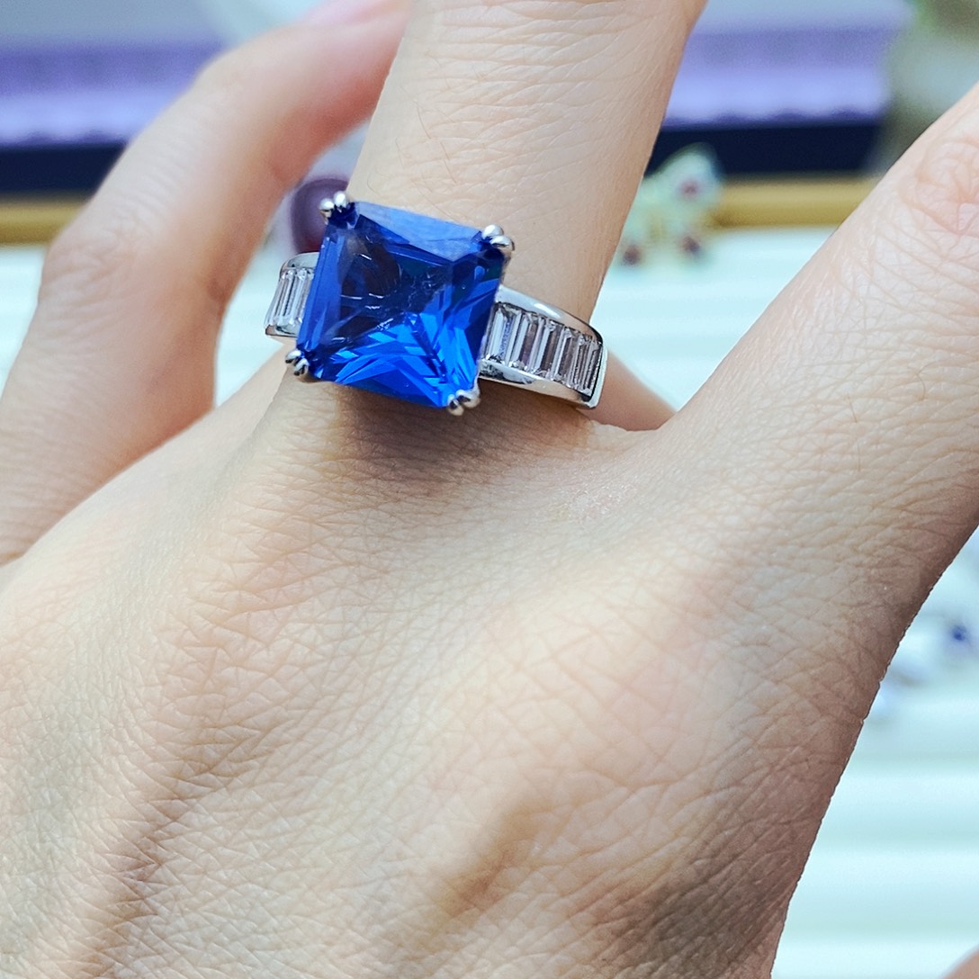 戒指蓝宝石未镶嵌