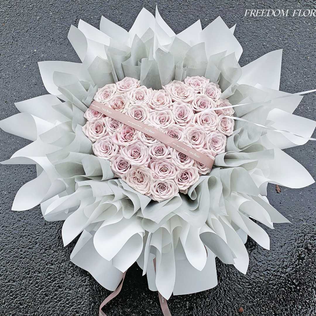 【浪漫与共】33朵曼塔乌梅子酱卡布奇诺玫瑰真鲜花同城花店配送女友