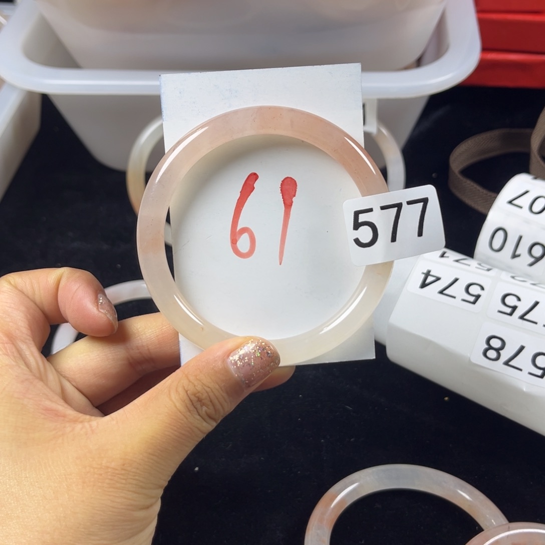 石英质玉手镯未镶嵌