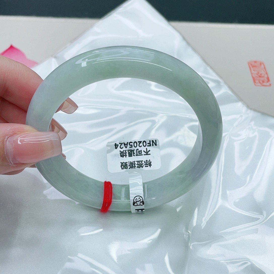 翡翠手镯未镶嵌正60.8